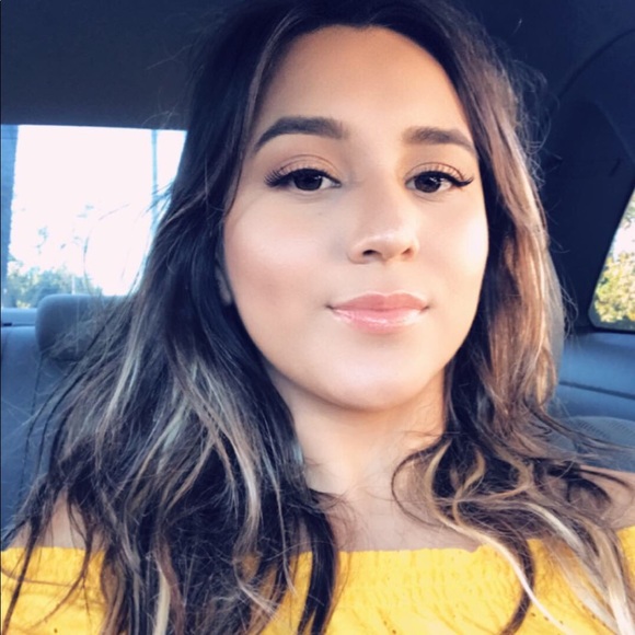 Meet your Posher, Mayra - Picture 1 of 1